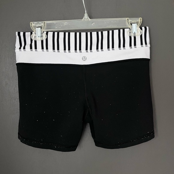 Women’s lululemon biker shorts - Picture 4 of 4